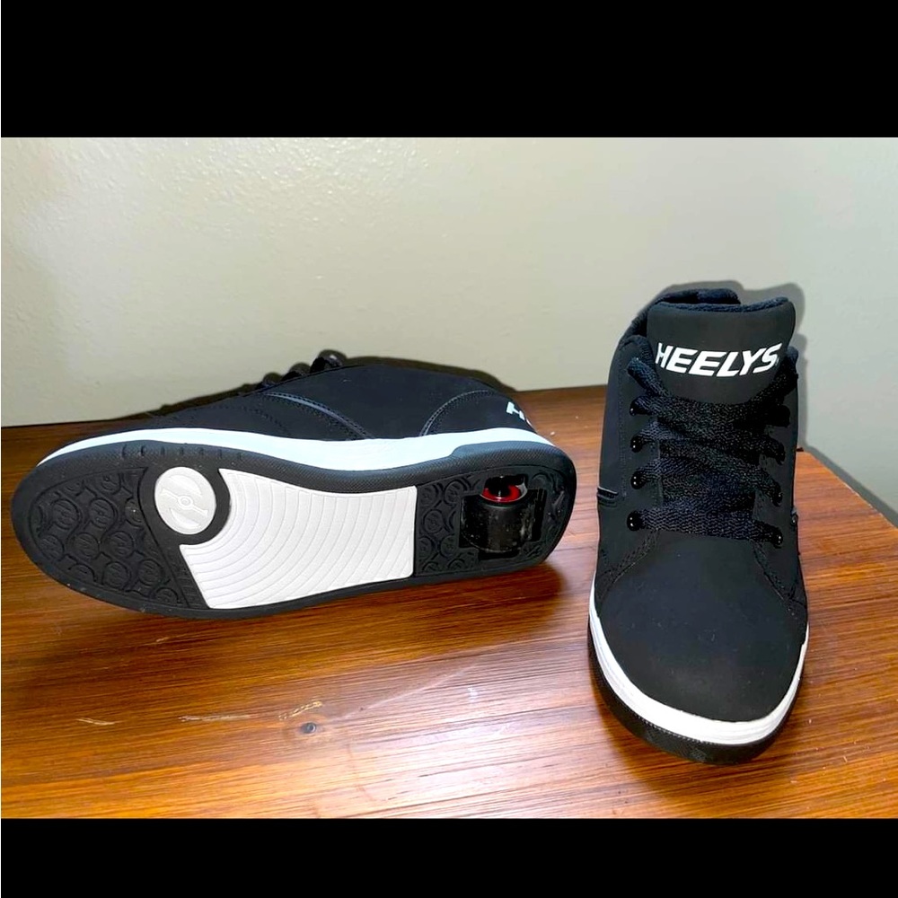 HEELYS Black and white